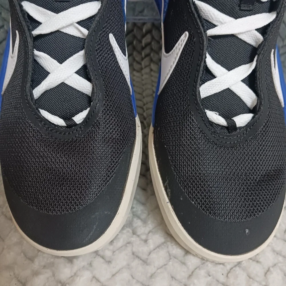 Nike Team Hustle D10 GS Black Game Royal Youth Basketball Shoes Size 6.5Y